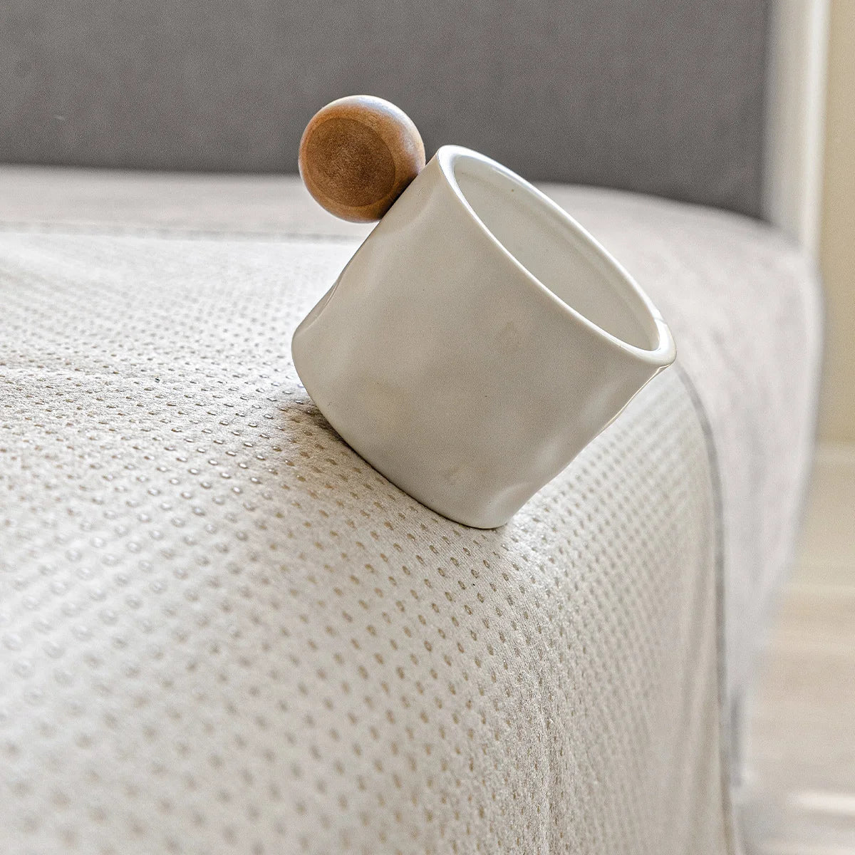 Bobby | Stijlvolle Duurzame antikras bankhoes in , – Huisdierentempel