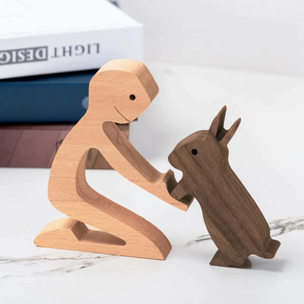 Prachtige met de hand gesneden houten figuren in Man + Haas, – Huisdierentempel
