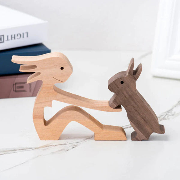 Prachtige met de hand gesneden houten figuren in Vrouw + Haas, – Huisdierentempel