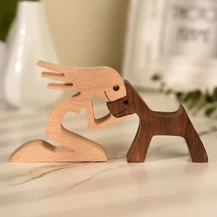 Prachtige met de hand gesneden houten figuren in Vrouw + Pup, – Huisdierentempel